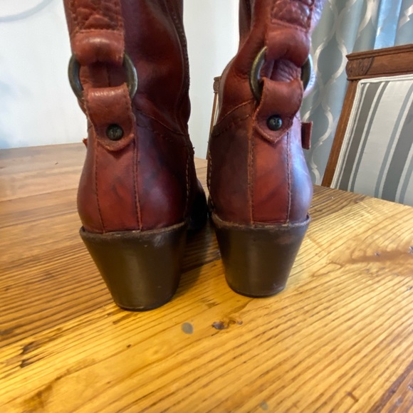 Frye Carmen leather boots, rarely worn, w box - Picture 7 of 7